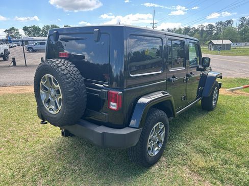 Used 2014 Jeep Wrangler Unlimited Rubicon w/ Connectivity Group image 7