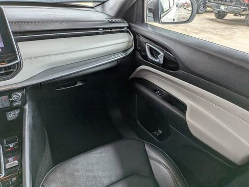 Used 2024 Jeep Compass Limited image 13