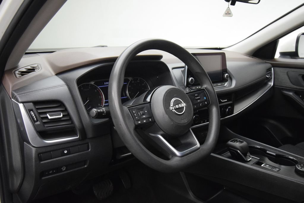 Used 2023 Nissan Rogue SV AWD/4WD image 12