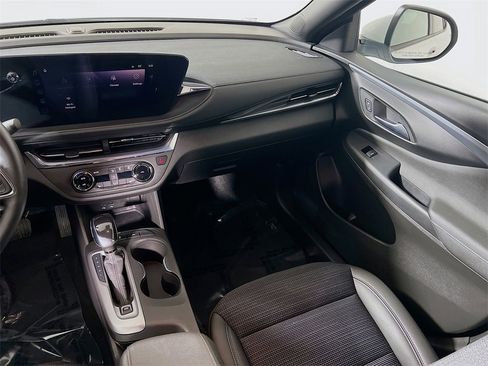 Used 2024 Buick Envista Preferred w/ Convenience I Package image 21