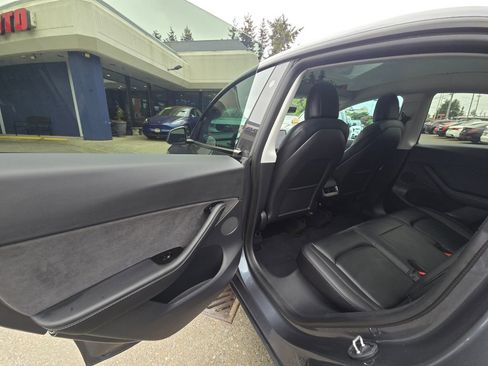 Used 2021 Tesla Model Y Long Range AWD/4WD image 15