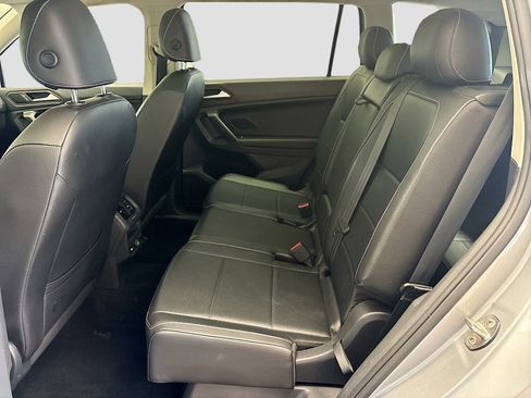 Used 2021 Volkswagen Tiguan SE image 15