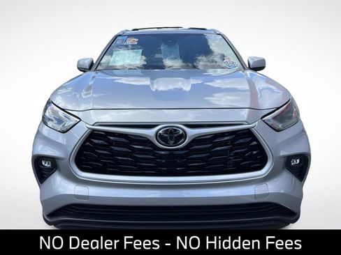 Used 2023 Toyota Highlander XLE FWD image 4