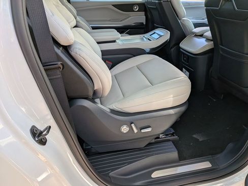 New 2026 Lincoln Navigator L Reserve AWD/4WD image 33