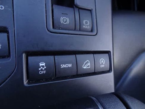 Used 2021 Toyota Highlander XLE AWD/4WD image 13