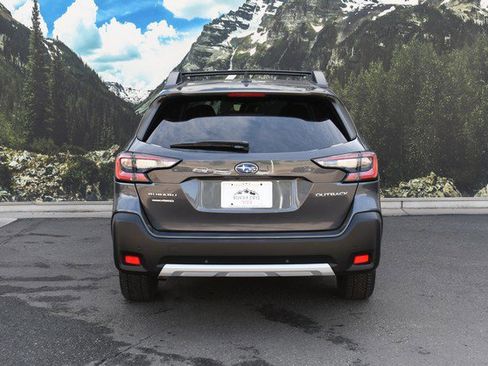 Used 2023 Subaru Outback Limited AWD/4WD image 10