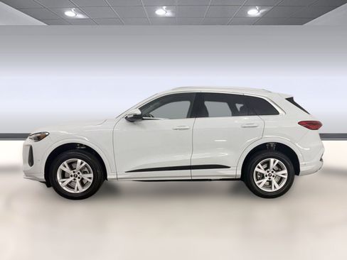 Certified 2025 Audi Q5 Premium w/ Convenience Package AWD/4WD image 2
