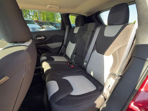Used 2014 Jeep Cherokee Latitude w/ Cold Weather Group AWD/4WD image 27