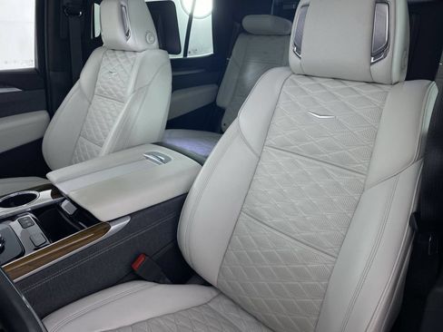 Certified 2025 Cadillac Escalade Sport Platinum w/ LPO, Floor Liner Package AWD/4WD image 12