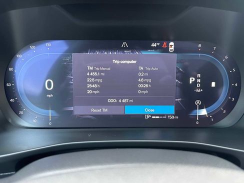 Used 2025 Volvo XC40 B5 Ultra w/ Climate Package image 25