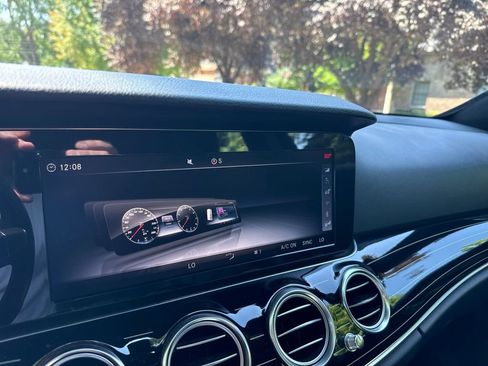 Used 2018 Mercedes-Benz E 400 4MATIC Sedan image 16