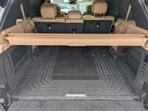 Certified 2025 Land Rover Range Rover Long Wheelbase SE AWD/4WD image 6