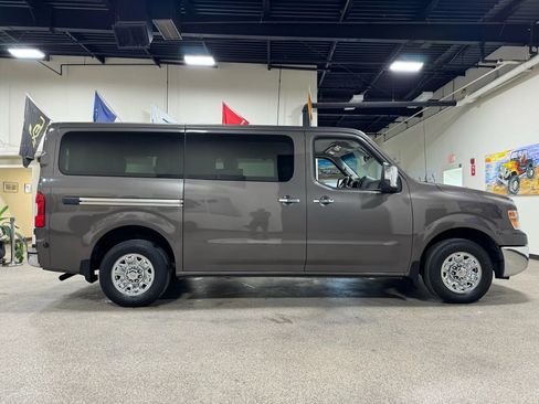 Used 2018 Nissan NV 3500 SL RWD image 4