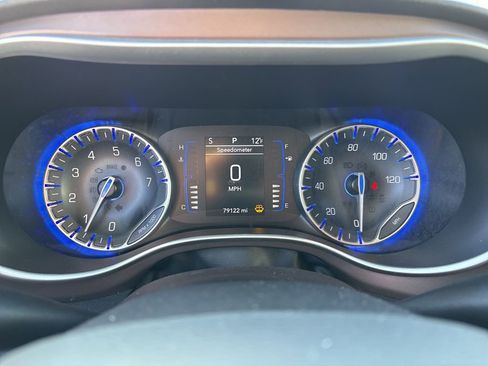 Used 2023 Chrysler Voyager LX image 16