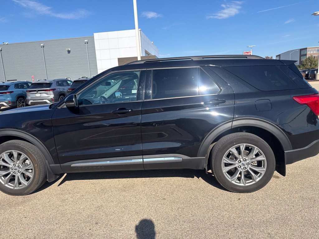 Used 2023 Ford Explorer XLT w/ Equipment Group 202A AWD/4WD image 5