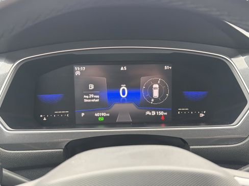 Used 2022 Volkswagen Tiguan SE R-Line image 36