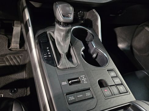 Used 2024 Toyota Highlander XLE image 33