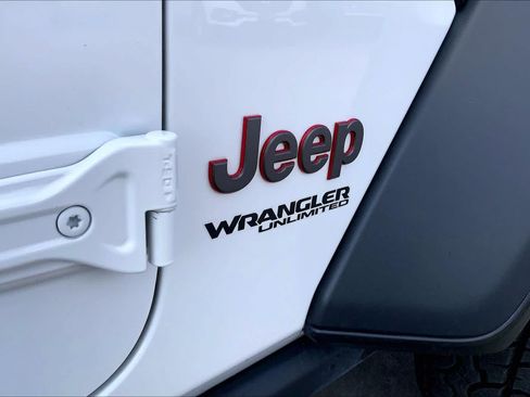 Used 2022 Jeep Wrangler Unlimited Rubicon AWD/4WD image 29