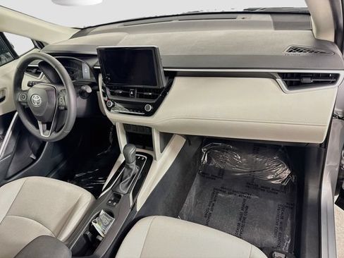 Certified 2025 Toyota Corolla Cross LE w/ Moonroof Package FWD image 30