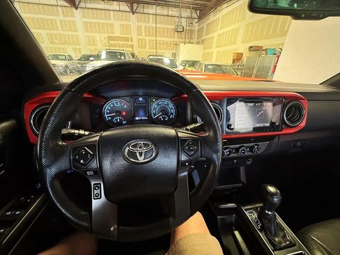Used 2016 Toyota Tacoma TRD Sport w/ Towing Package RWD image 25