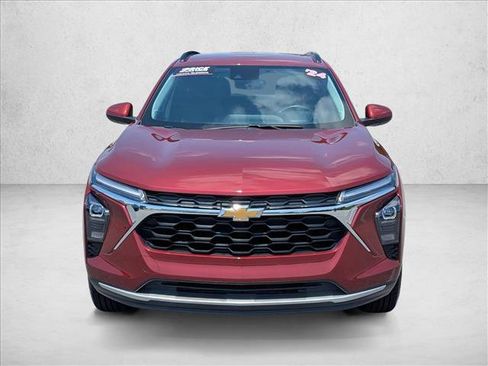 Used 2024 Chevrolet Trax LT w/ LT Convenience Package FWD image 2