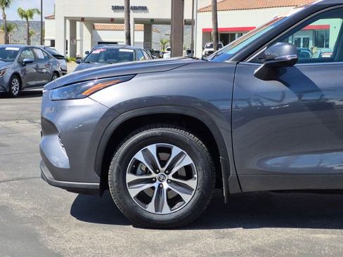 Used 2023 Toyota Highlander XLE image 24