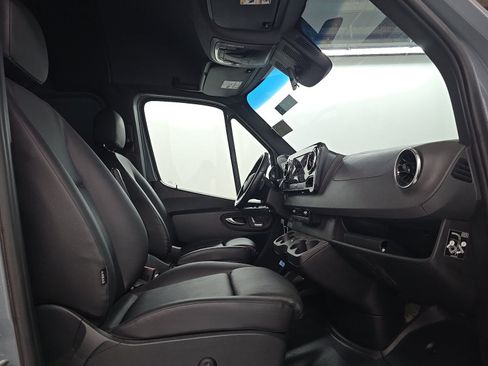 Used 2024 Mercedes-Benz Sprinter 2500 image 10