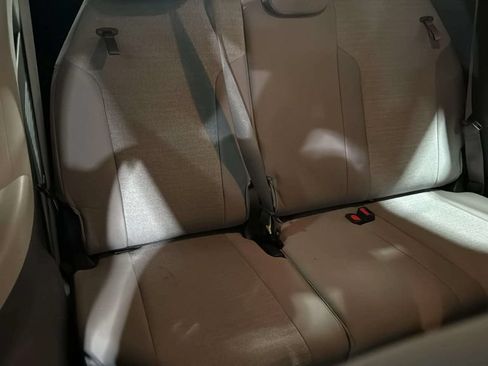 Used 2024 Toyota Sienna LE FWD image 19
