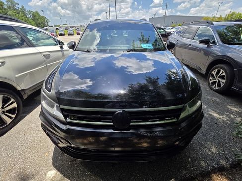 Used 2021 Volkswagen Tiguan SE R-Line FWD image 2