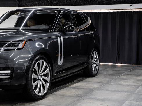 Used 2023 Land Rover Range Rover Autobiography image 8