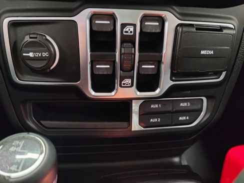 Used 2020 Jeep Wrangler Unlimited Sahara AWD/4WD image 20