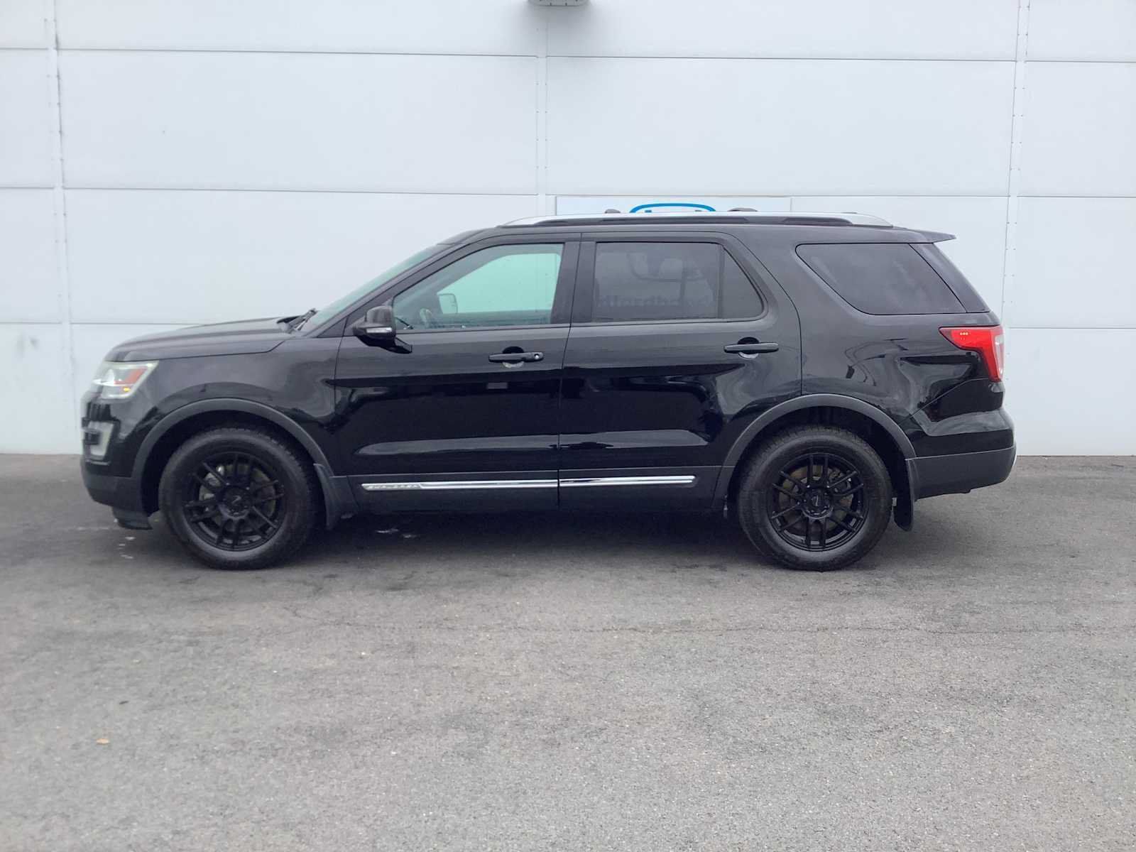 Used 2016 Ford Explorer XLT w/ Class II Trailer Tow Package AWD/4WD image 2