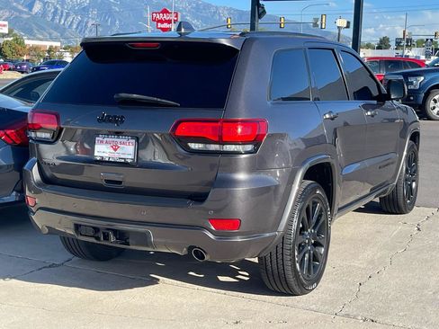 Used 2019 Jeep Grand Cherokee Altitude AWD/4WD image 5