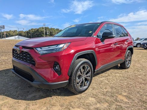 Used 2022 Toyota RAV4 XLE Premium image 7