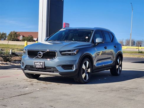 Used 2020 Volvo XC40 T5 Momentum w/ Protection Package Premier image 3