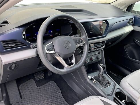 Certified 2022 Volkswagen Taos SE image 14
