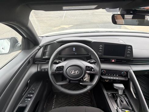 Used 2025 Hyundai Elantra Sport FWD image 20