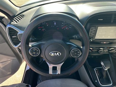 Used 2020 Kia Soul LX image 25
