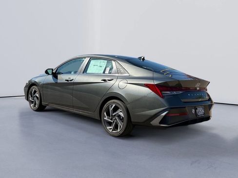 New 2025 Hyundai Elantra Limited FWD image 5