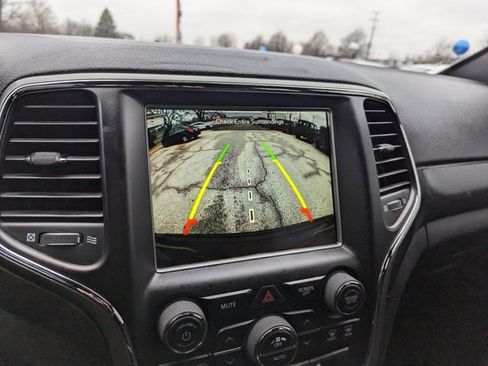 Used 2018 Jeep Grand Cherokee Laredo image 14