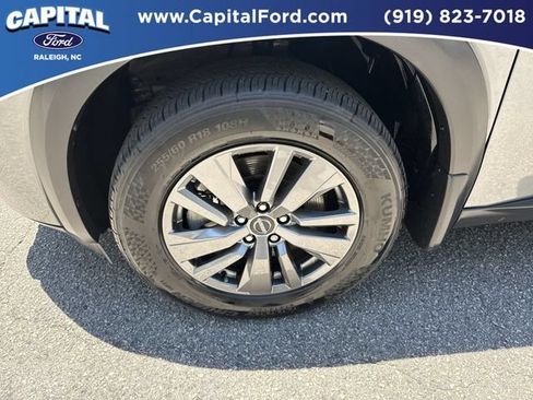 Used 2025 Nissan Pathfinder SV FWD image 13