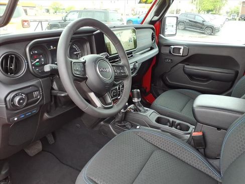Certified 2025 Jeep Wrangler Unlimited Rubicon 4xe w/ Convenience Group AWD/4WD image 7