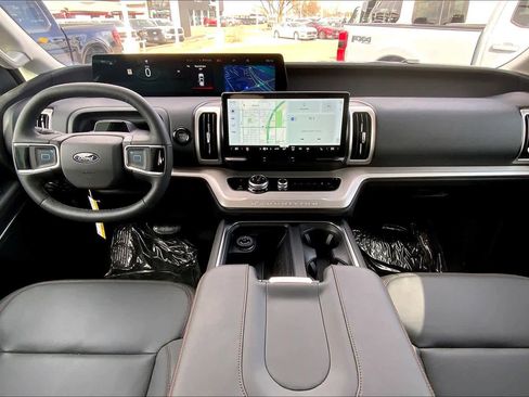 New 2025 Ford Expedition Active image 5