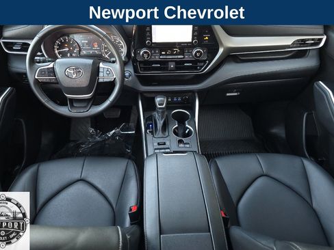 Used 2022 Toyota Highlander XLE image 14