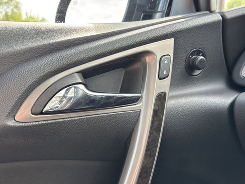 Used 2017 Buick Verano Leather w/ Experience Buick Package FWD image 27