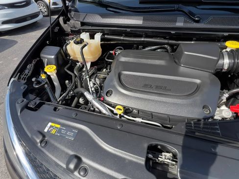 Used 2019 Chrysler Pacifica Touring Plus FWD image 32