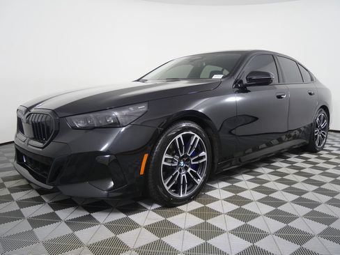 Certified 2024 BMW 540i xDrive w/ Premium Package AWD/4WD image 7