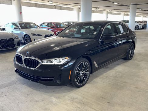 Used 2023 BMW 540i w/ Premium Package image 4