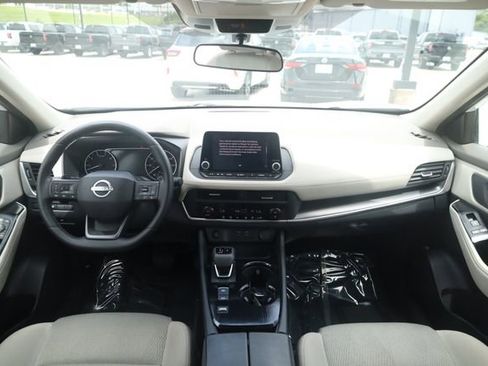 Used 2025 Nissan Rogue SV FWD image 11