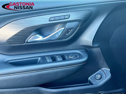 Used 2024 GMC Terrain SLT image 22